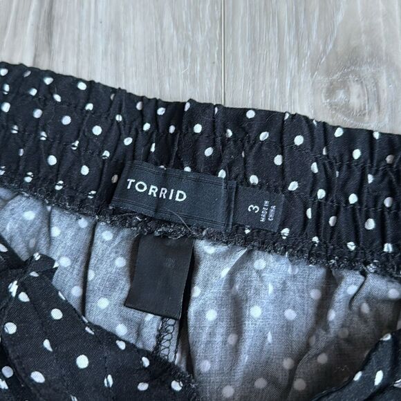 Torrid Pull-On Taper Stretch Crepe High-Rise Tie-Front Pants Polka Dot 3 - Picture 4 of 4